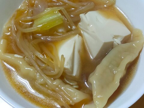 野菜と豆腐のスープ餃子